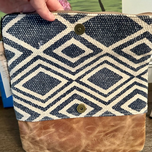 NWT Genuine  leather clutch - Picture 4 of 10